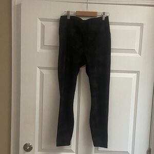 🧡 Women’s Yogalicious lux grey/black camouflage leggings